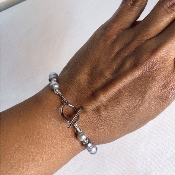 Lustrous Silver Pearl Necklace, Bracelet, and Earring Set - Picture 13 of 14